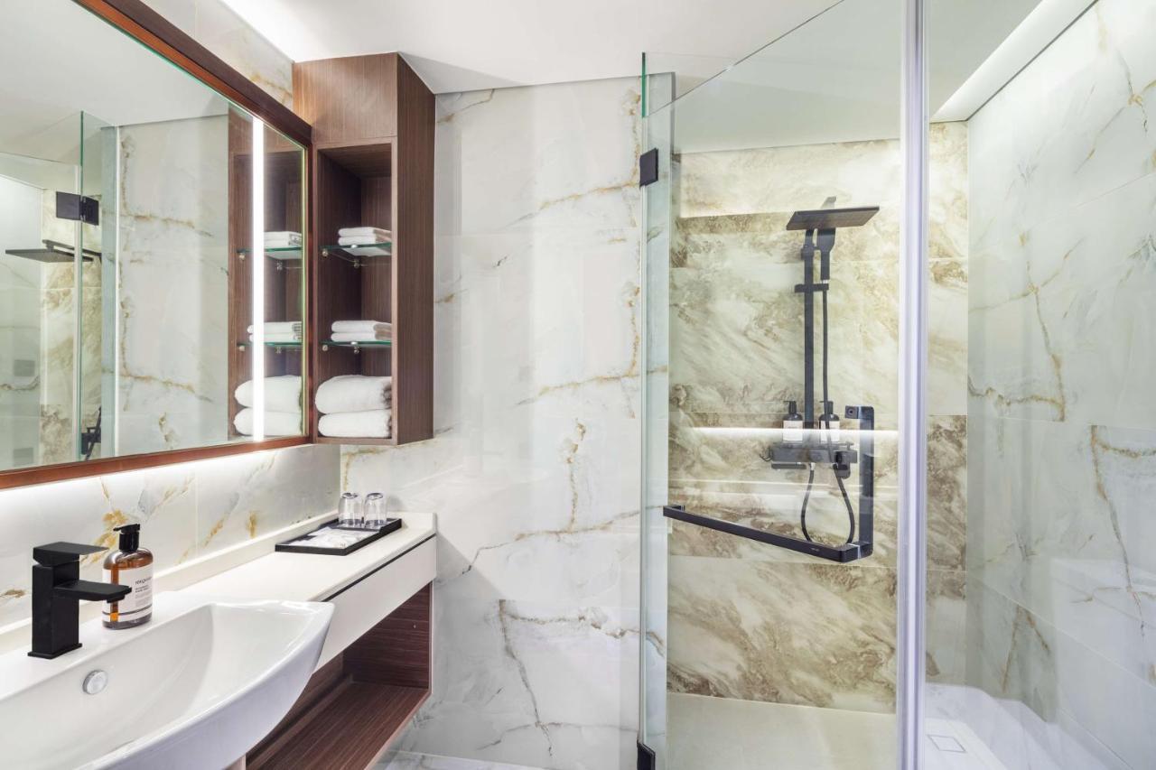 Best Western Click Sathorn 11 Bangkok Exterior foto